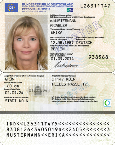 Dieses Foto zeigt ein Muster eines Personalausweises mit Vorder- und R&uuml;ckseite, Foto und Personendaten, maschinenlesbarer Zone und Sicherheitsmerkmalen