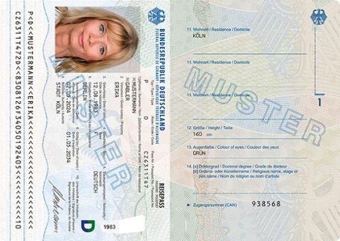 Dieses Foto zeigt ein Muster der Datenseiten des Reisepasses, Foto und Personendaten, maschinenlesbare Zone, Sicherheitsmerkmale